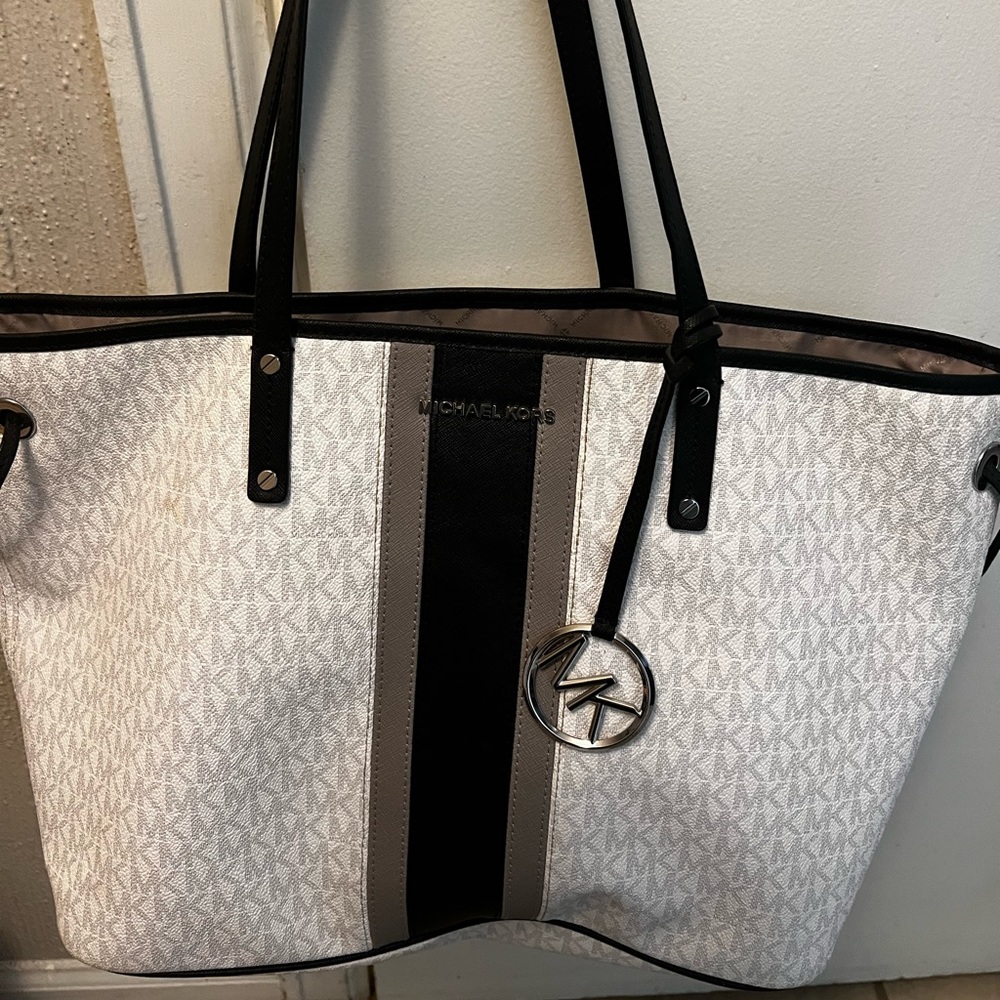 Good condition original MK tote purse.